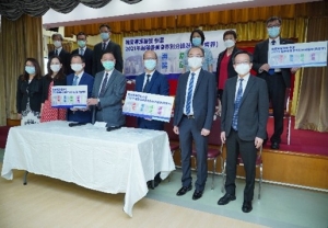 教聯會主席黃錦良及副主席林翠玲聯同11位校長組成教育專業聯盟，參加選委會選舉，最後成功當選