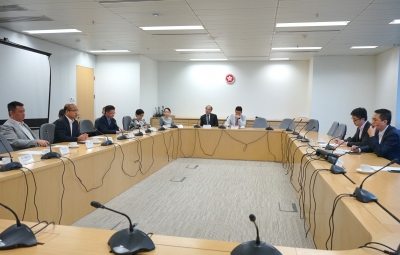 教聯會聯同11個教育團體向教育局局長表達意見
